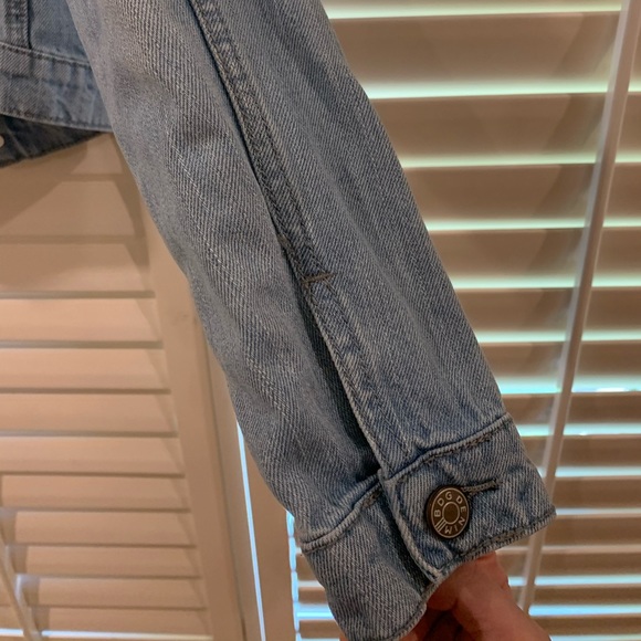 Urban Outfitters BDG Cropped Denim Trucker Jacket - Picture 11 of 12